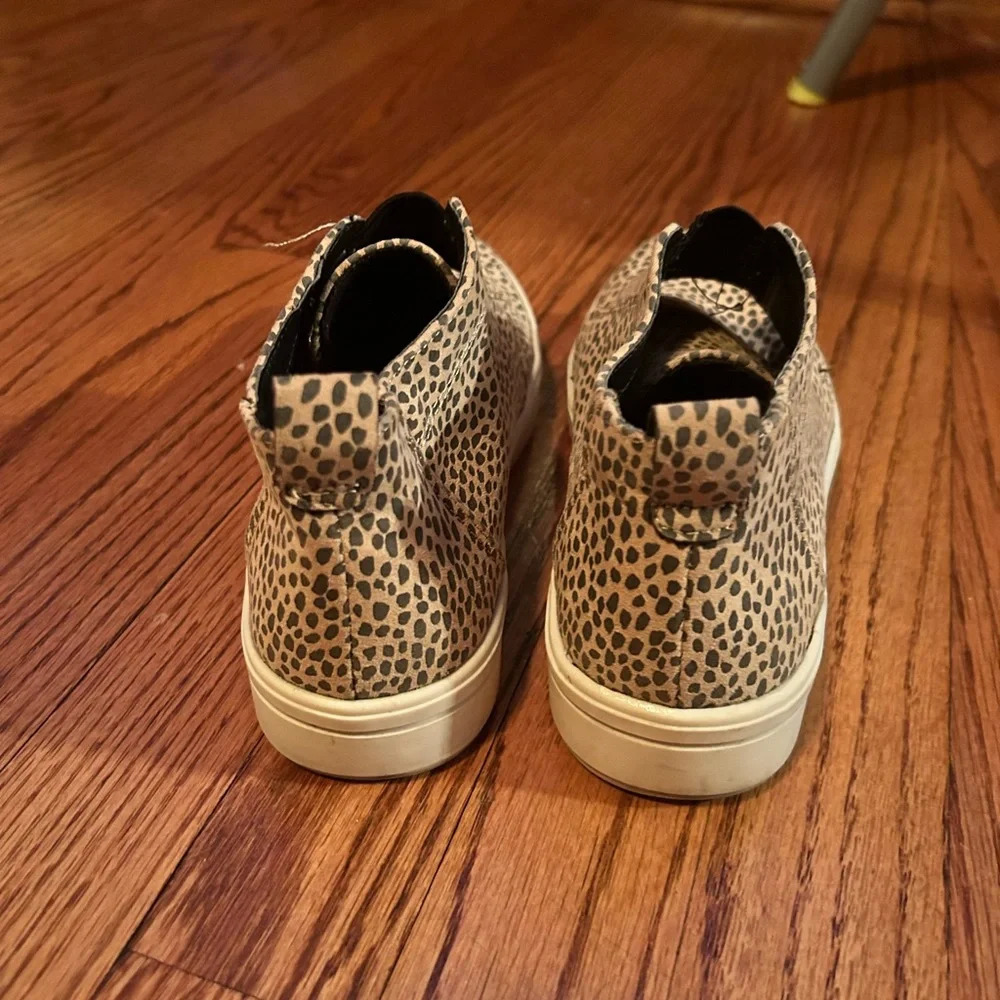 Cheetah Sneakers Size 6‎ - Picture 3 of 6